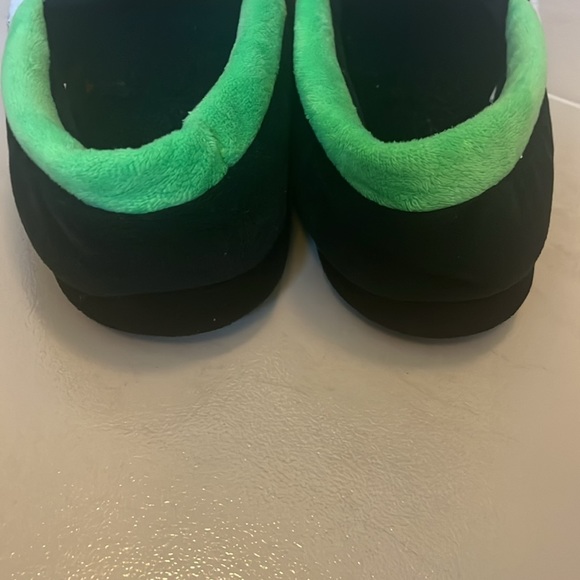 Soccer Slippers Size Youth 3/4 - Picture 2 of 8